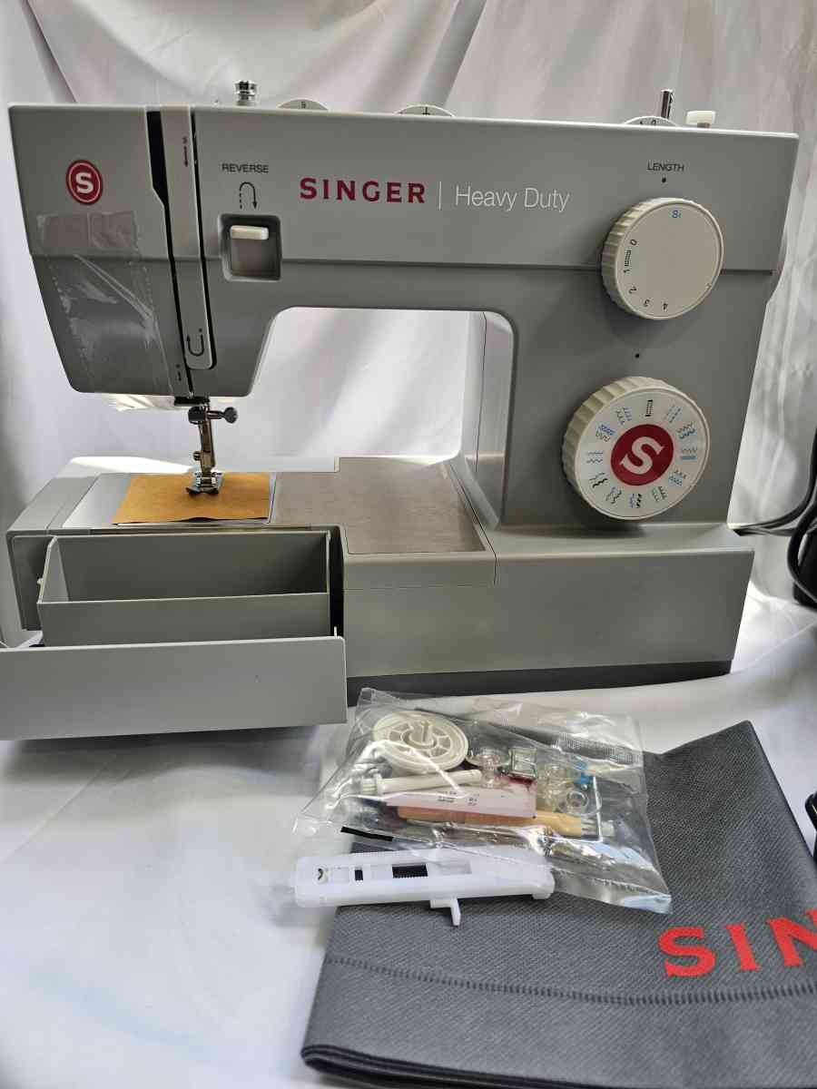 Swinger 4423 Heavy Duty Sewing Machine - Fawn Grove, Pennsylvania - FleaMarketBay