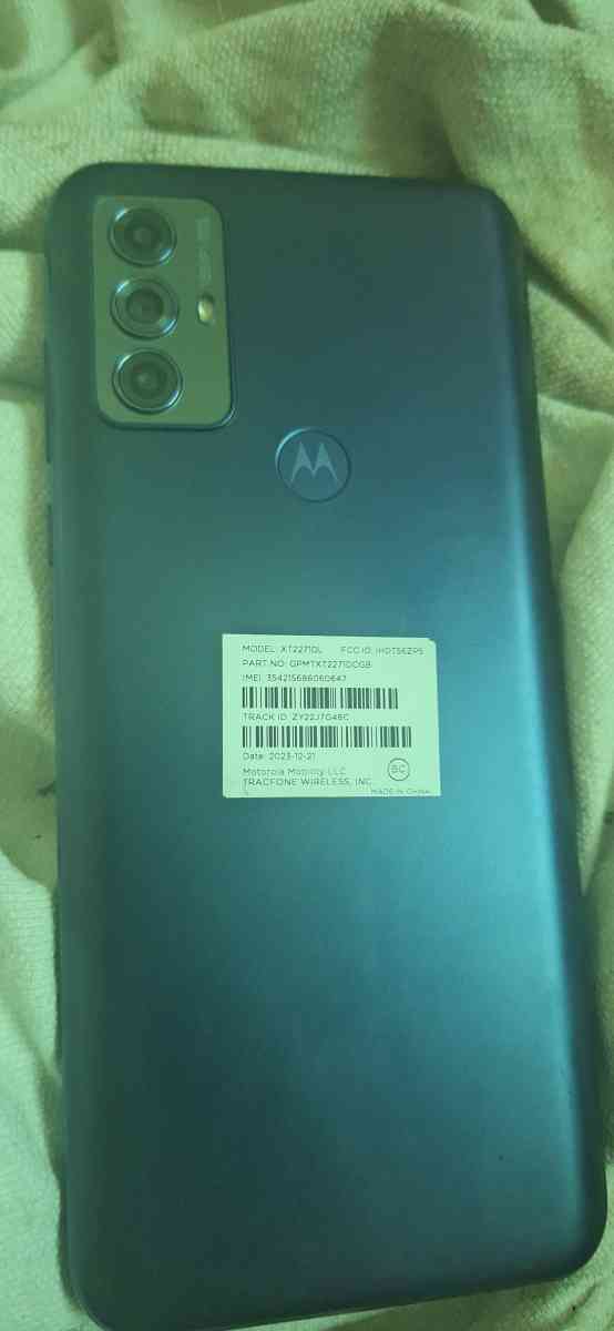Brand New Motorola Play Smartphone - Frankfort, Kentucky - FleaMarketBay