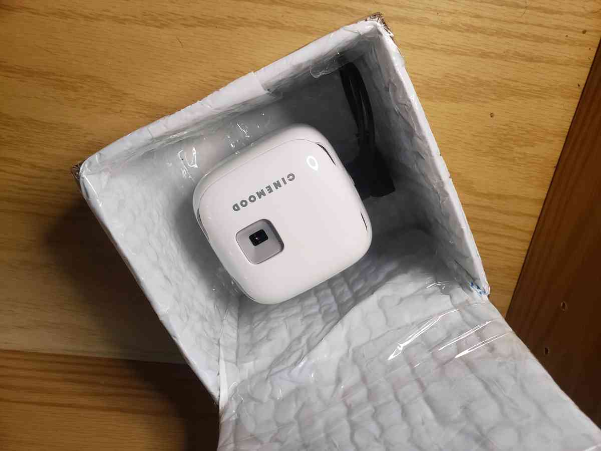 Portable projector 4k - Bronx, New York - FleaMarketBay