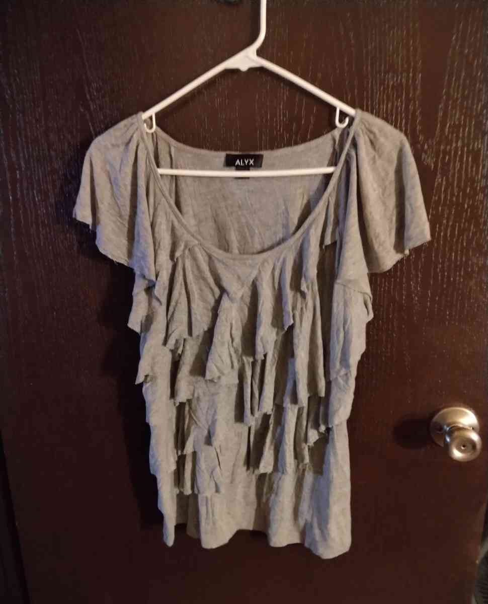 womans  shirts - Fayette, Ohio - FleaMarketBay