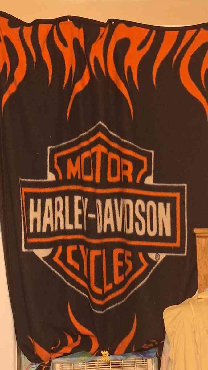nike airmax size 8 HARLEY Davidson clothing n blanket - Dauphin, Pennsylvania - FleaMarketBay