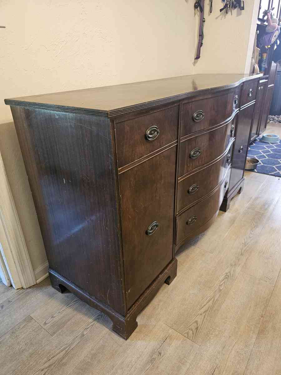 Wooden Dresser Good Condition - Fawn Grove, Pennsylvania - FleaMarketBay