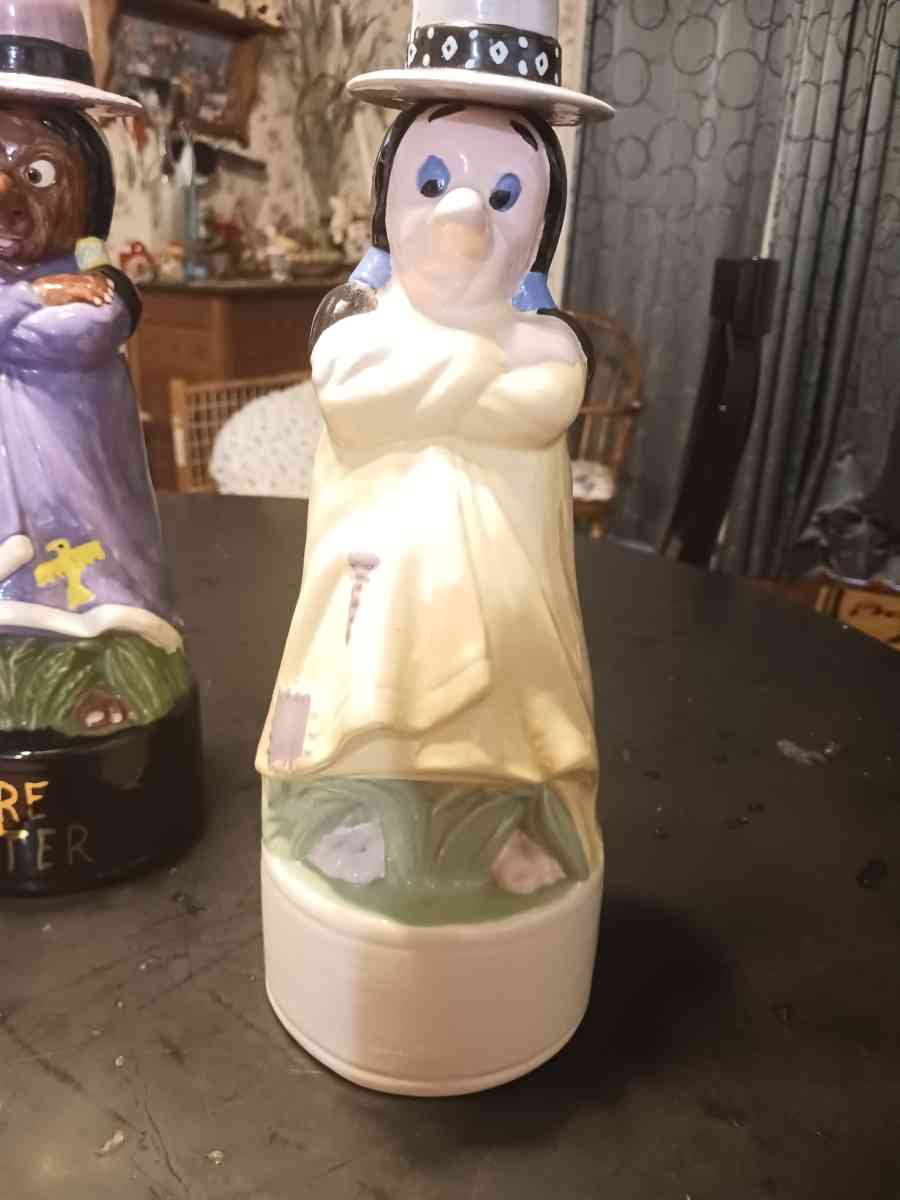 female and male Indian fire water decanters - Lizella, Georgia - FleaMarketBay