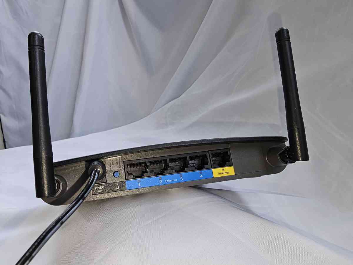 LINKSYS EA6100 Wifi Extender - Fawn Grove, Pennsylvania - FleaMarketBay