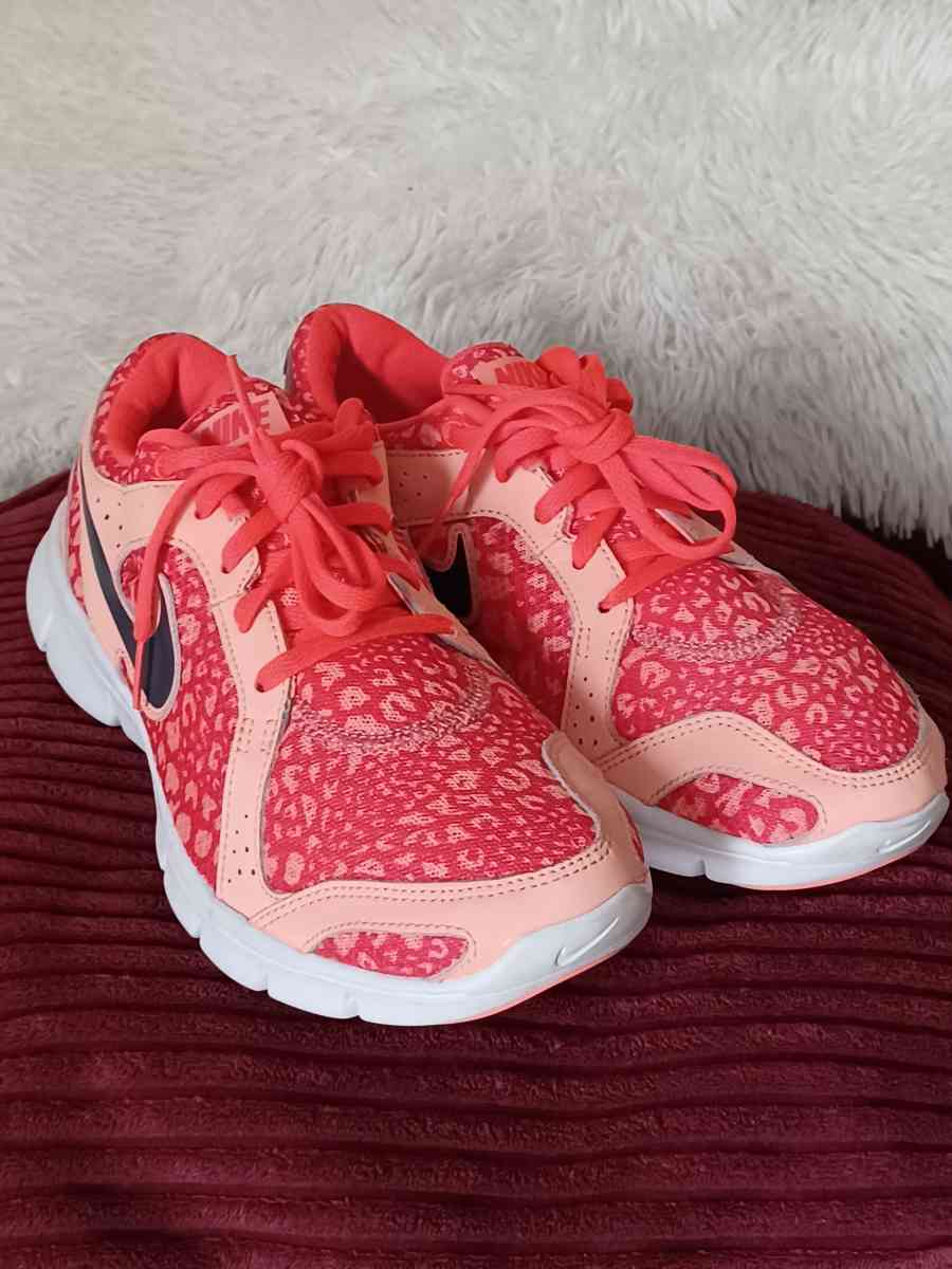 NIKE FLEX EXPERIENCE - Horn Lake, Mississippi - FleaMarketBay