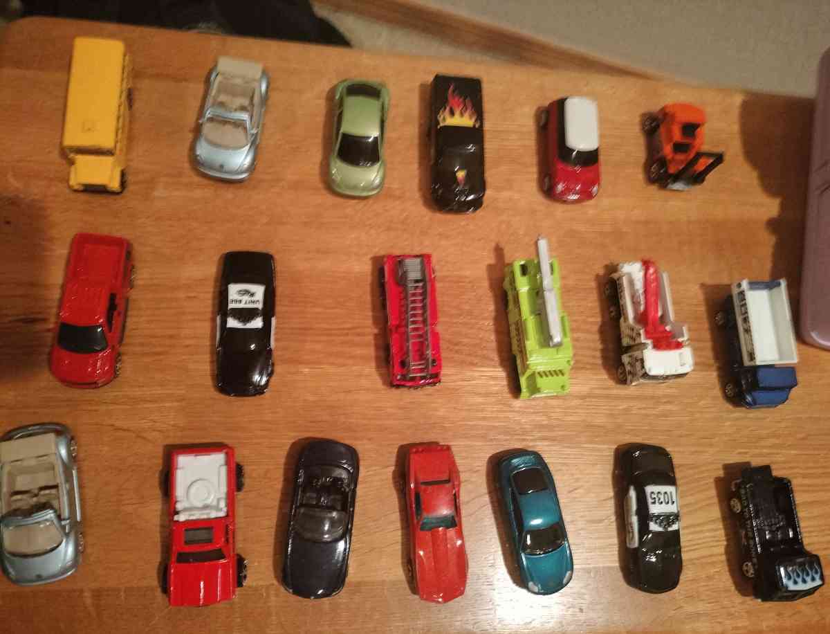 Hotwheels Cars and Trucks - Amarillo, Texas - FleaMarketBay
