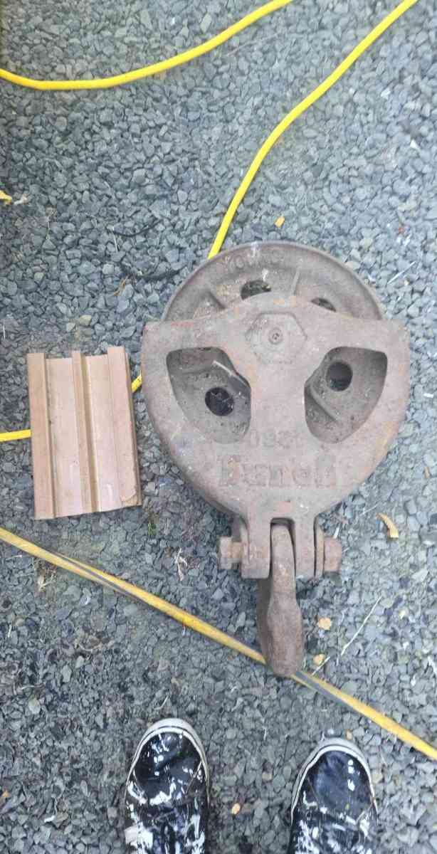 very large heavy snatch block pulley - Tumwater, Washington - FleaMarketBay