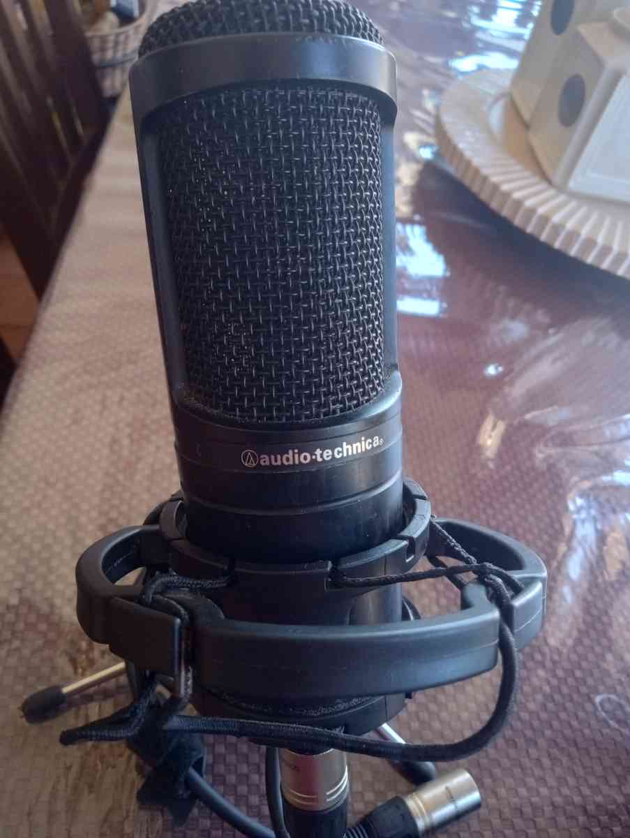 xlr att5050 mic with stand and mixer - Redlands, California - FleaMarketBay