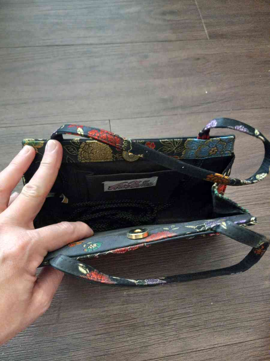 black purse - Morrisville, North Carolina - FleaMarketBay