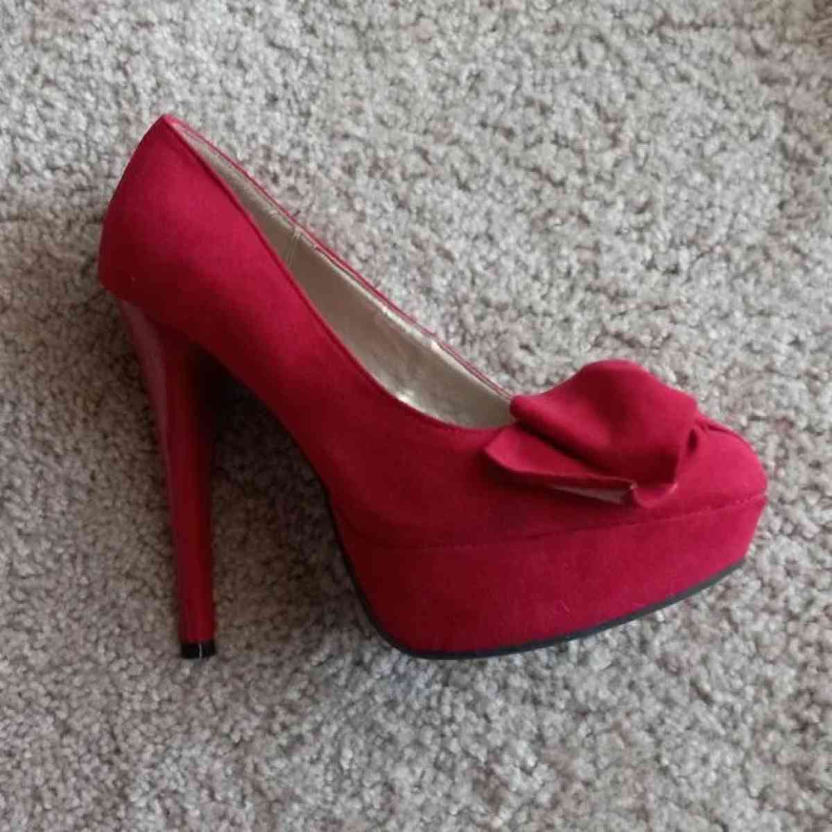 Red Qupid Heels Size 8 - Morrisville, North Carolina