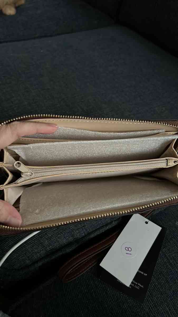 Nine West wristlet - Indianapolis, Indiana - FleaMarketBay