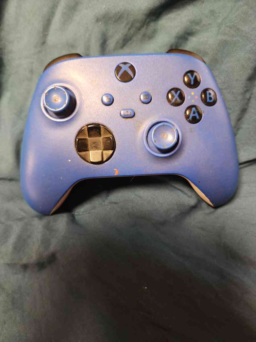 Xbox controller  black or blue - Daytona Beach, Florida
