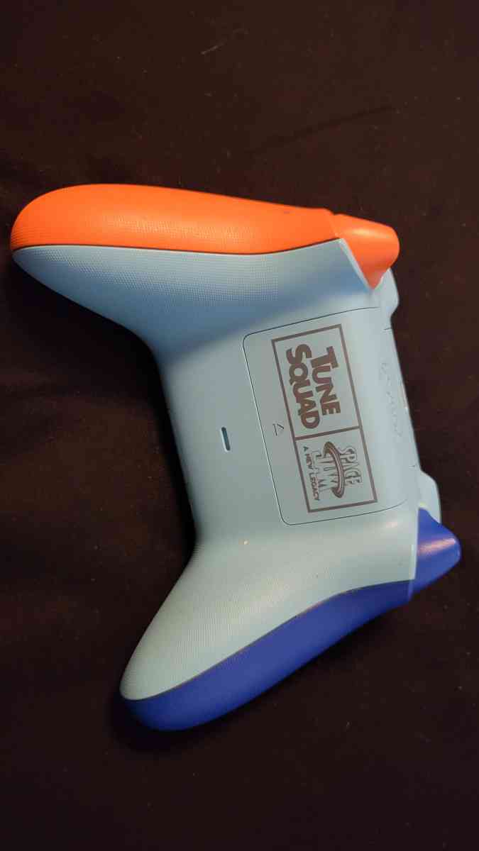 Xbox One limited edition Looney tunes controller - San Gabriel, California - FleaMarketBay