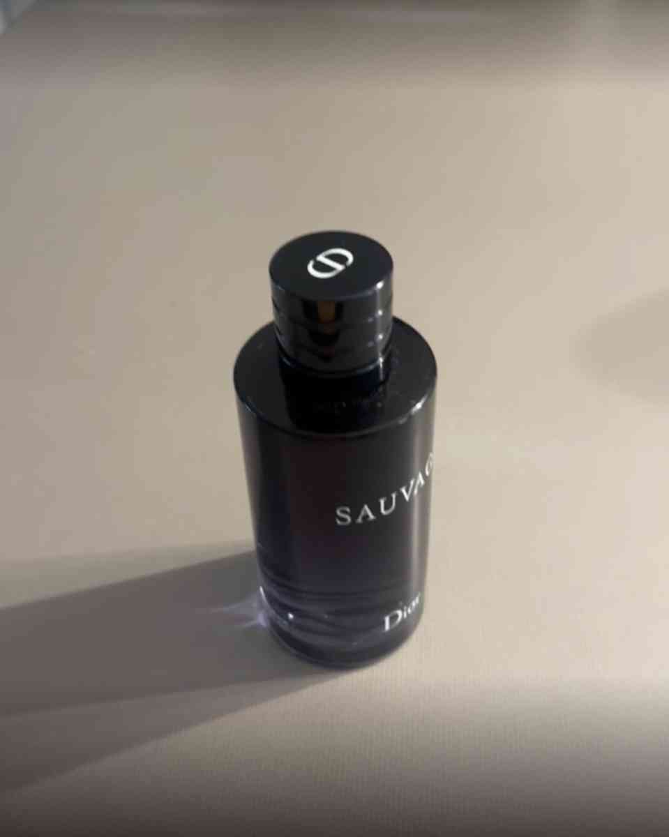 6 8 ounce Dior Sauvage - Merced, California - FleaMarketBay