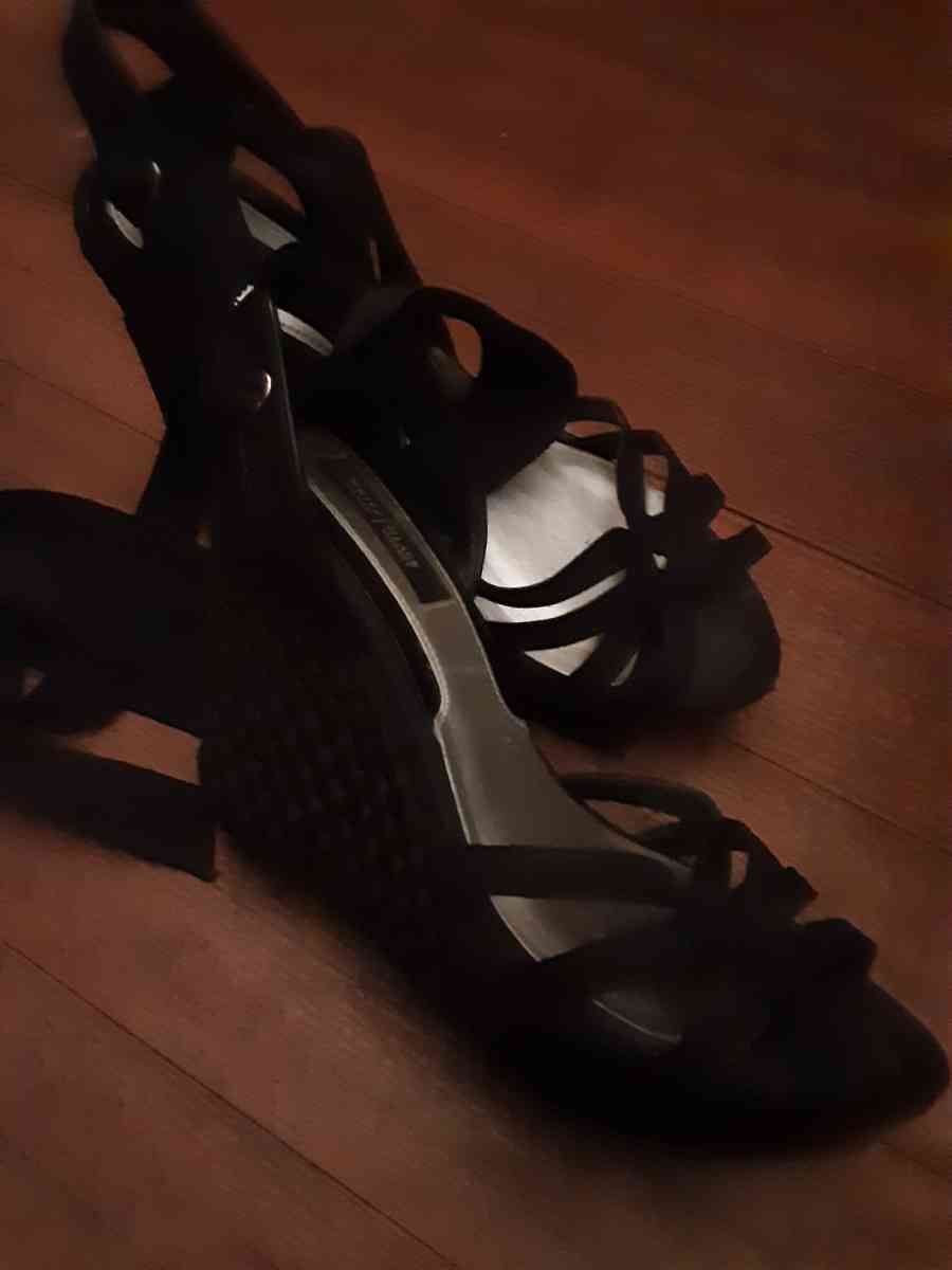 white house black market - Fredericksburg, Iowa - FleaMarketBay