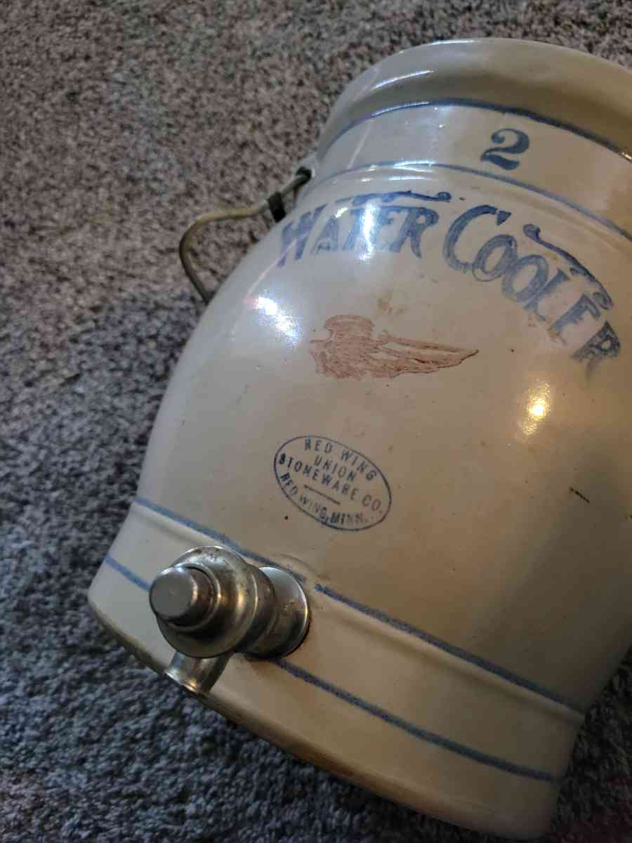 red wing 2 gallon water cooler with lid and spigot prestine - Glendale Heights, Illinois