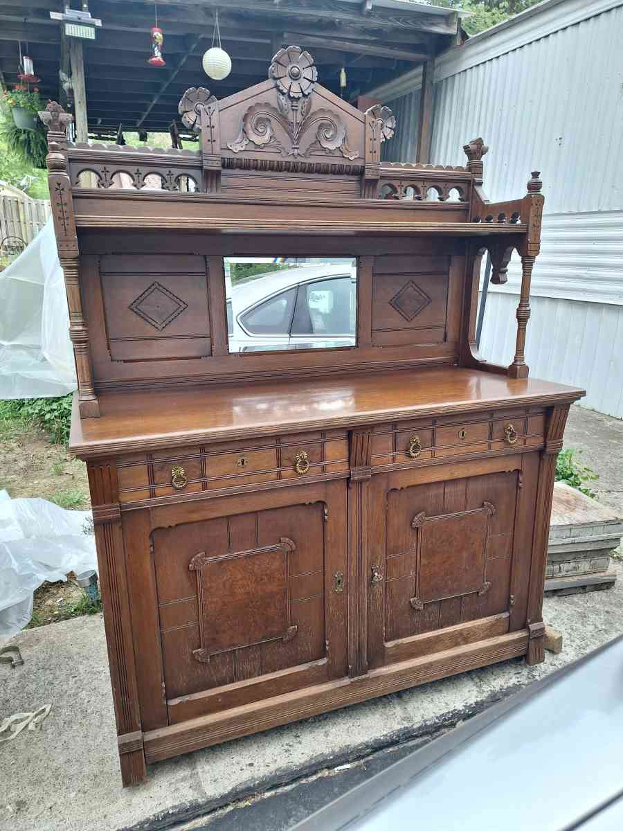 hutch round 5 leaf table 6 chairs - Shepherdsville, Kentucky - FleaMarketBay