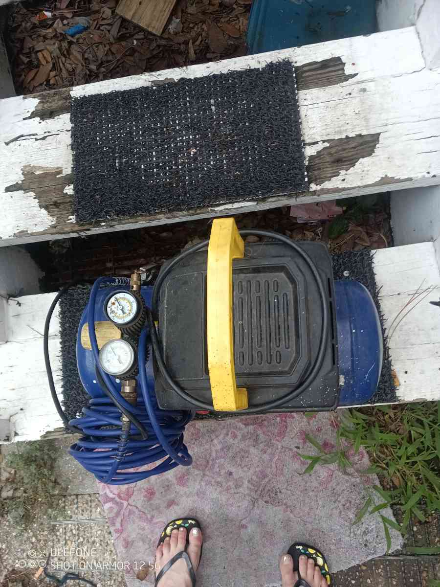 Goodyear 3 Gallon Horizontal Air Compressor 135 Max Psi  TAW - Lafayette, Louisiana - FleaMarketBay