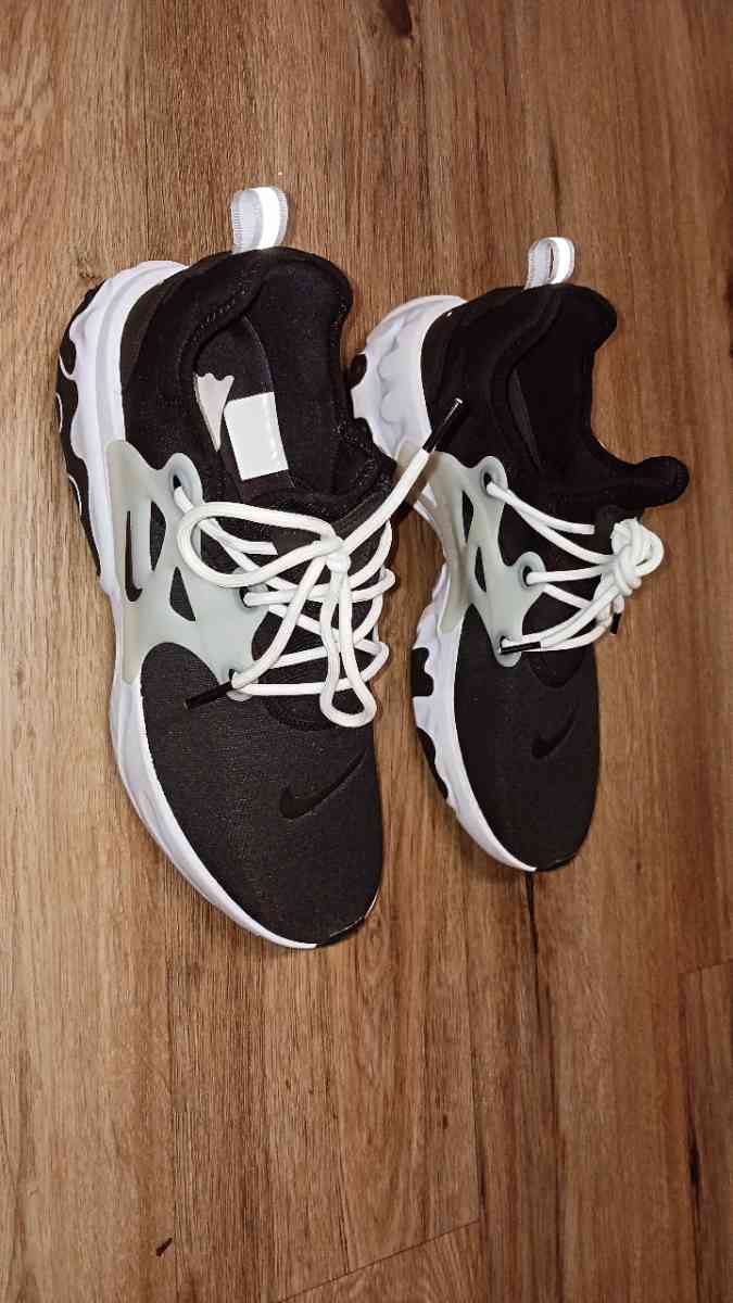 Nike shoes - Stockton, California - FleaMarketBay