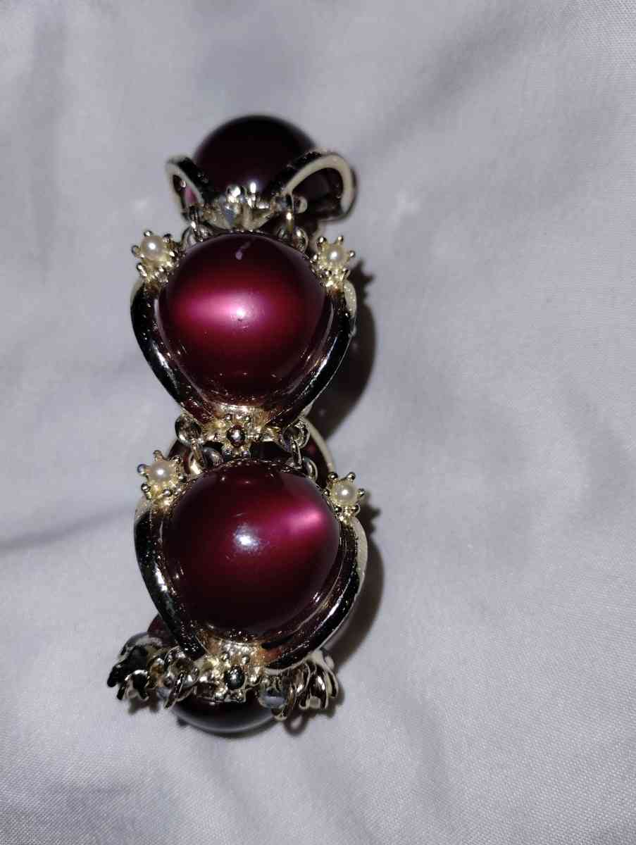gorgeous red stone and gold bracelet - Kansas City, Missouri - FleaMarketBay