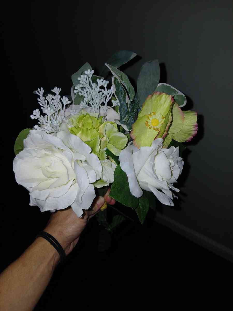 UK of beautiful elegant flowers - Hamilton, Ohio - FleaMarketBay