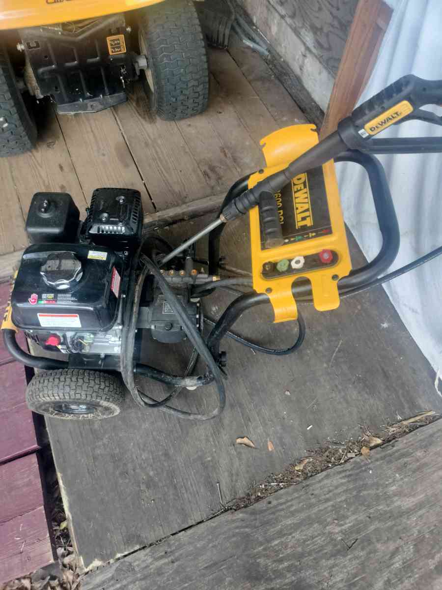 DeWalt pressure washer - Carrollton, Georgia