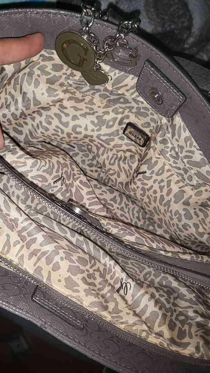 Womens Guess purse - San Gabriel, California - FleaMarketBay