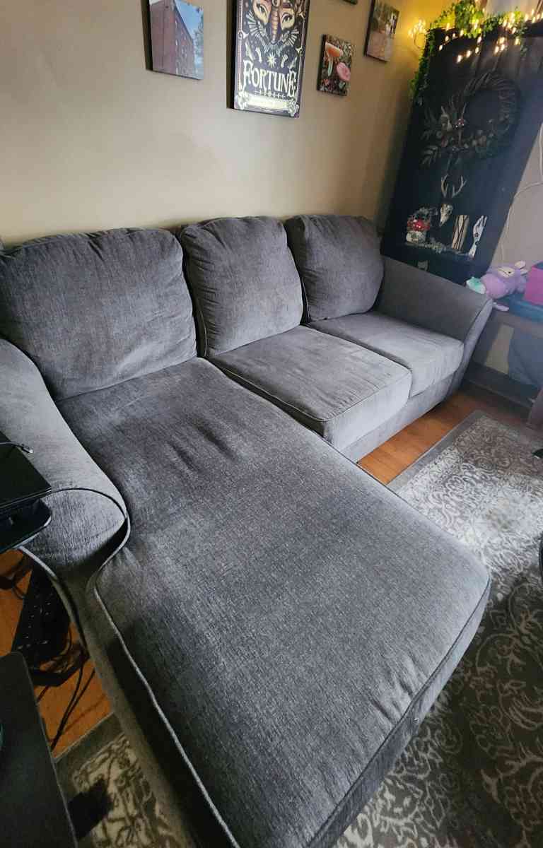 Like new grey couch - Fall River, Massachusetts - FleaMarketBay