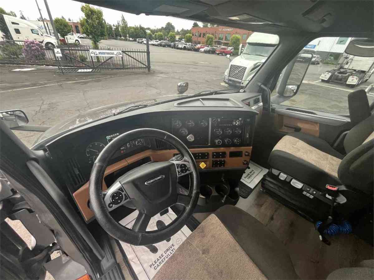 Neatly used 2017 Freightliner Cascadia Truck - Los Angeles, California - FleaMarketBay