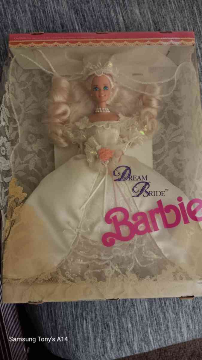 Happy holidays Vintage BARBIE SET have 43 more - Glendale, Arizona - FleaMarketBay
