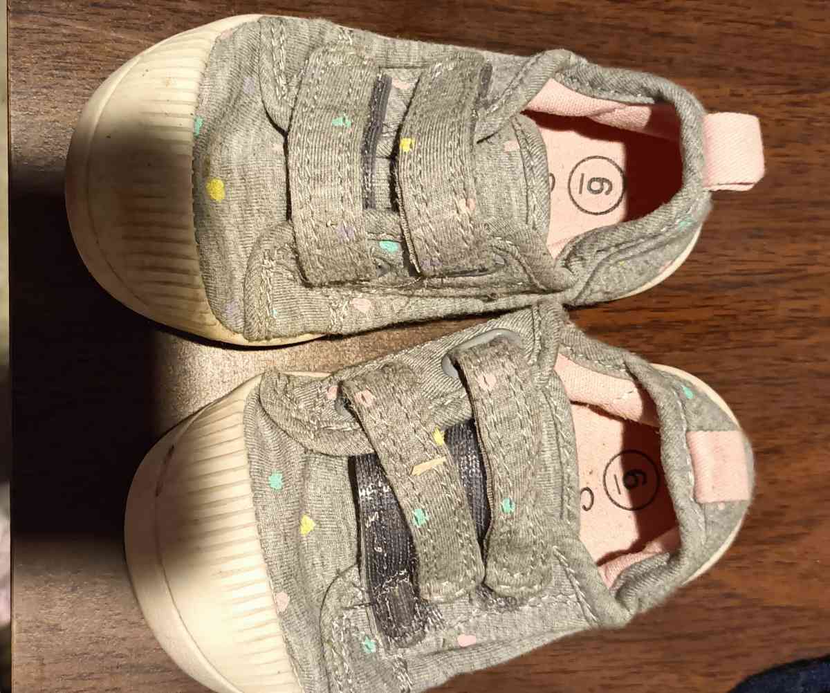 childrens shoes and jacket - Lees Summit, Missouri - FleaMarketBay