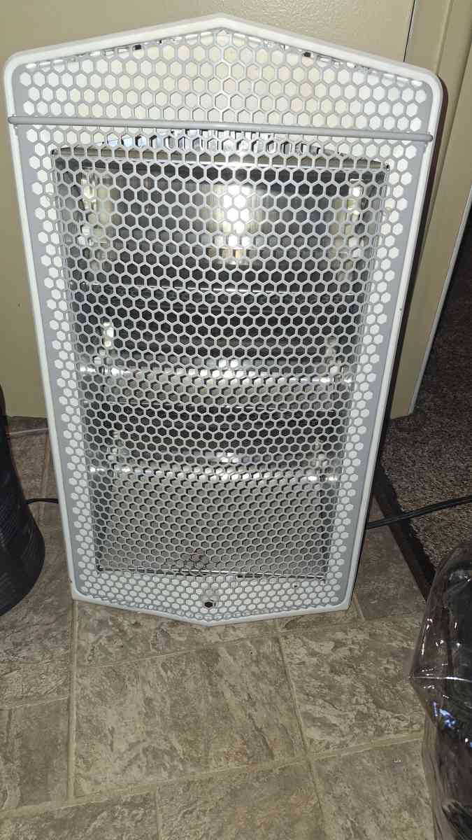 Electric heaters  n back massager with heat - Dauphin, Pennsylvania