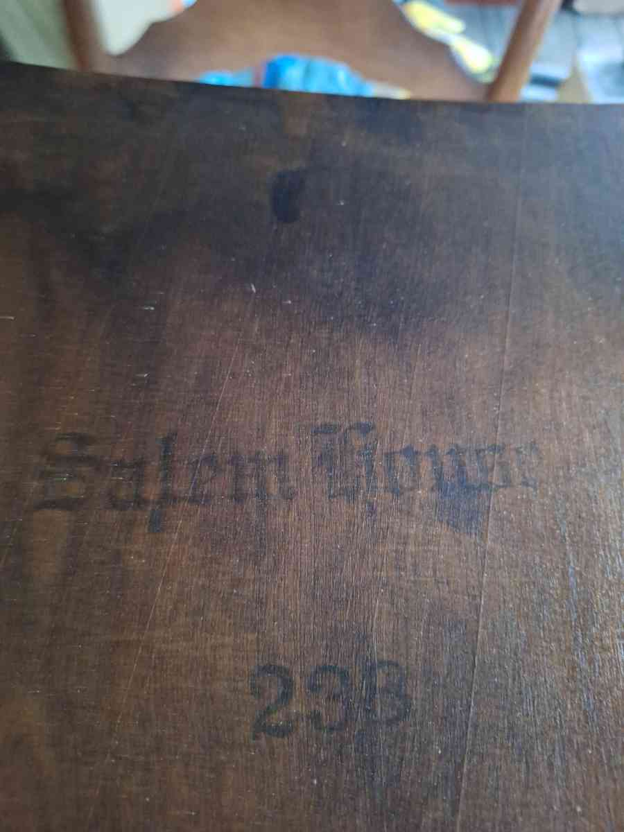 hutch round 5 leaf table 6 chairs - Shepherdsville, Kentucky - FleaMarketBay