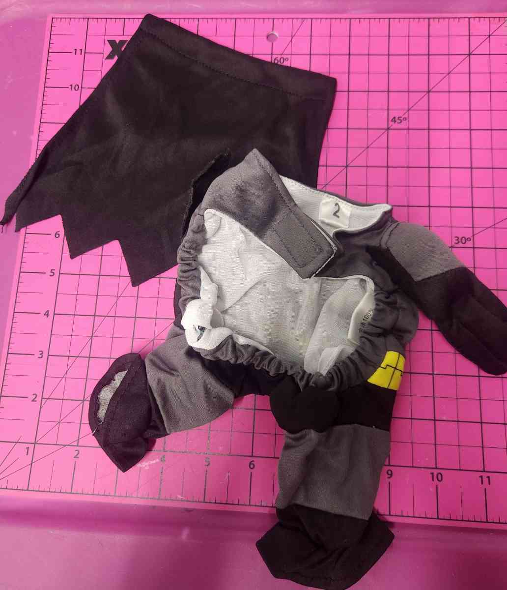 Dog Batman Costume Size S Never Worn - Kenner, Louisiana - FleaMarketBay
