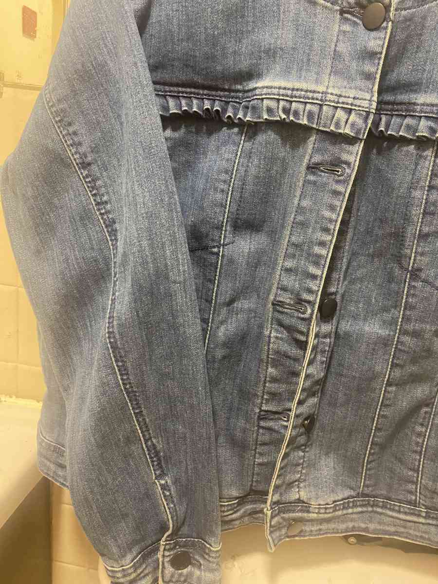 kate and Mallory - Pittsburgh, Pennsylvania - FleaMarketBay