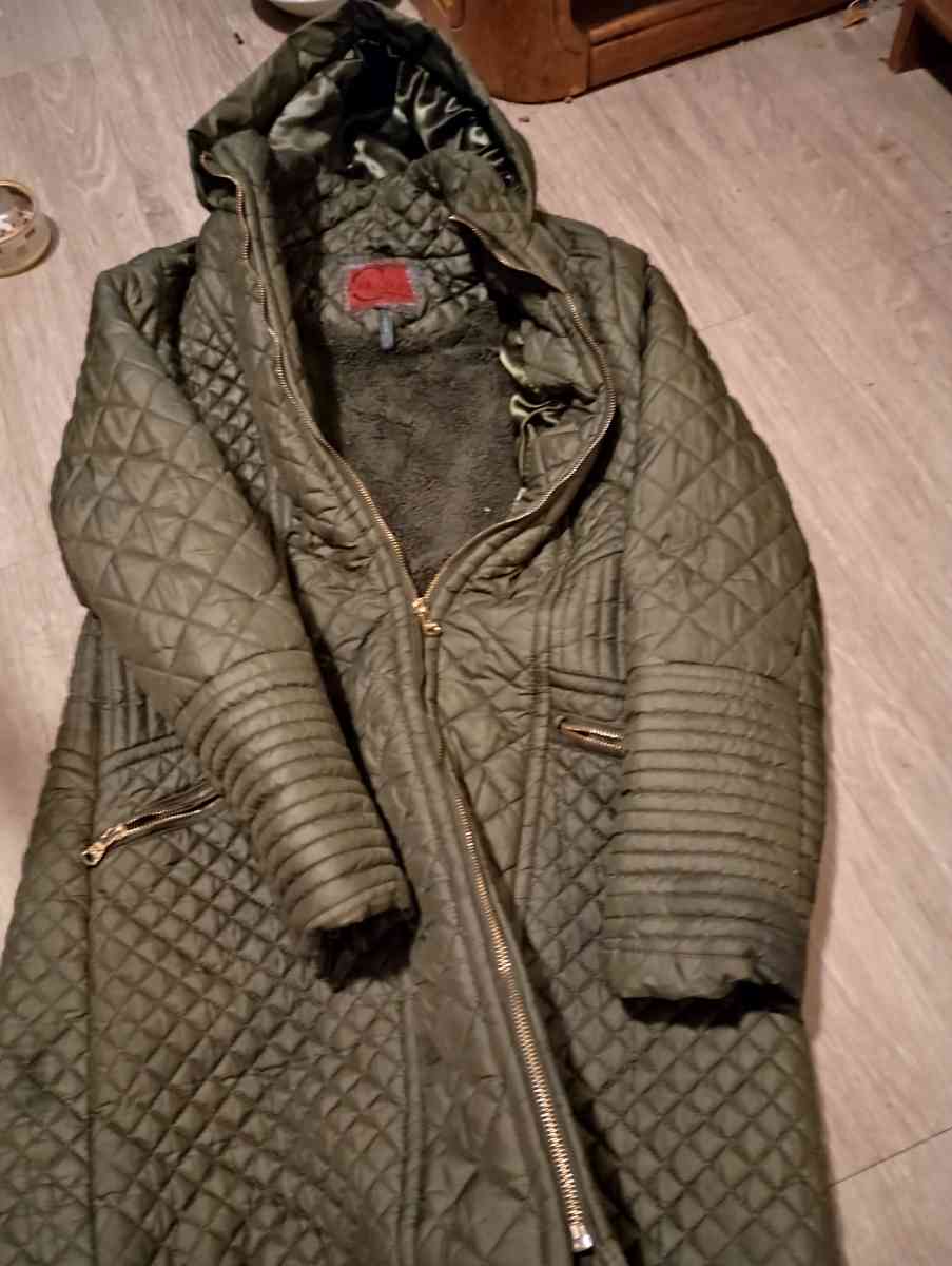 hunter green Celsius coat - Akron, Ohio
