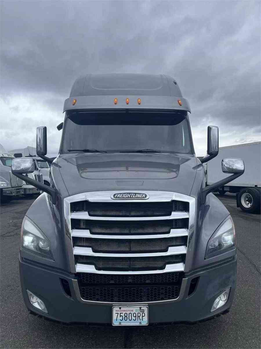 Neatly used 2017 Freightliner Cascadia Truck - Los Angeles, California