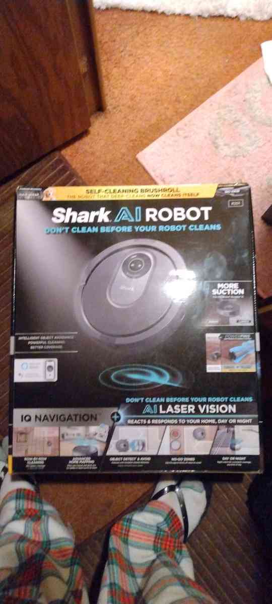 Shark AI Robot Vacuum R2001 - Tuscaloosa, Alabama - FleaMarketBay