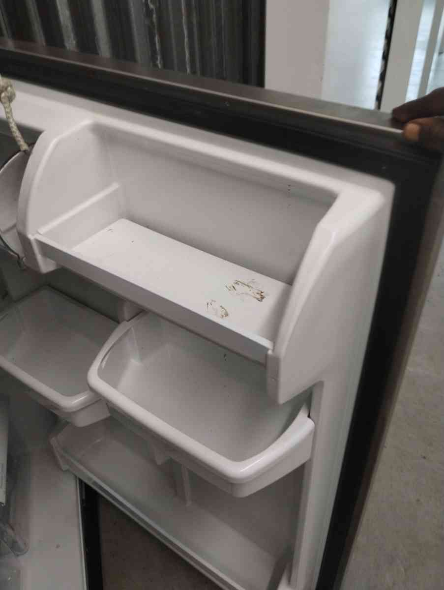 refrigerator and stove - Detroit, Michigan - FleaMarketBay