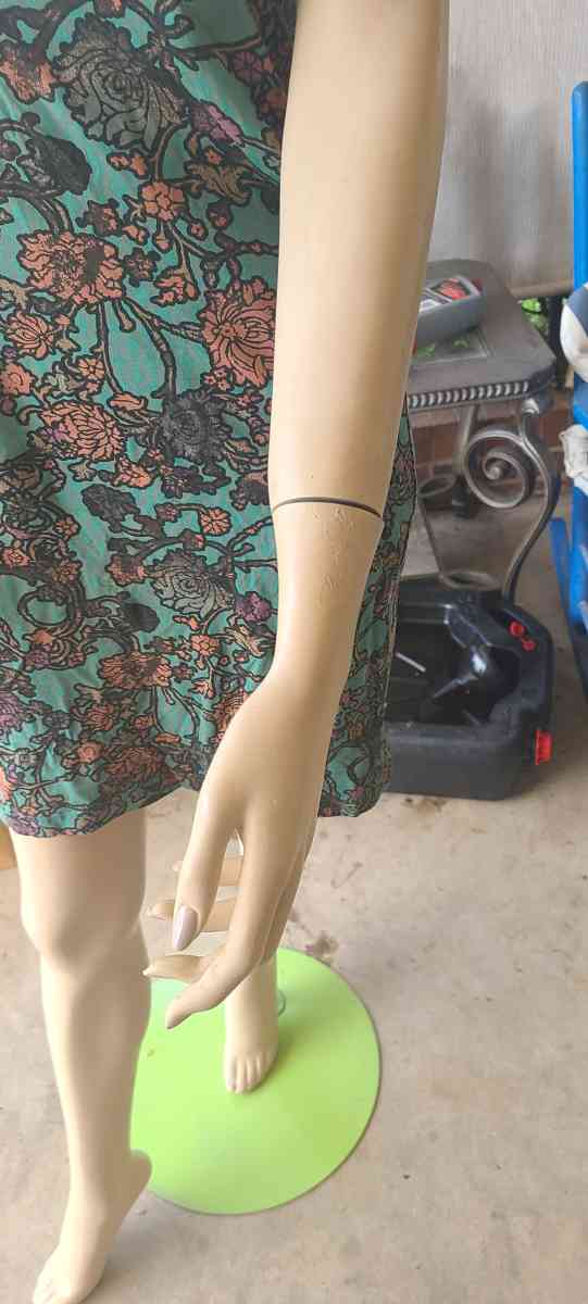 Female Mannequin - Taylors, South Carolina - FleaMarketBay