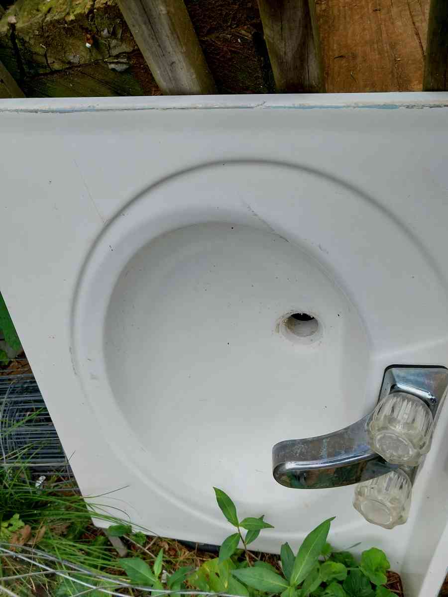 bathroom sink - Acworth, Georgia - FleaMarketBay