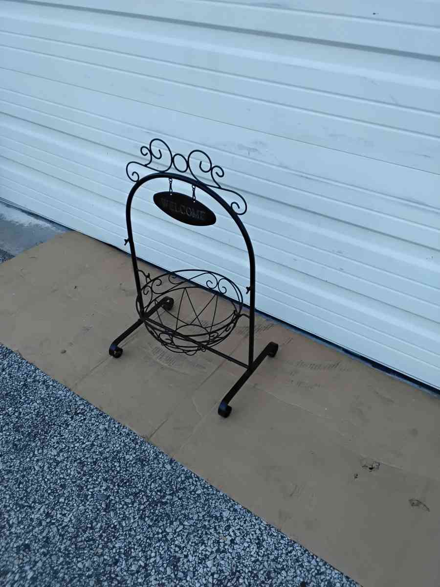 Nice Black All Steel Welcome Swing Planter and Like New - Williamstown, New Jersey - FleaMarketBay