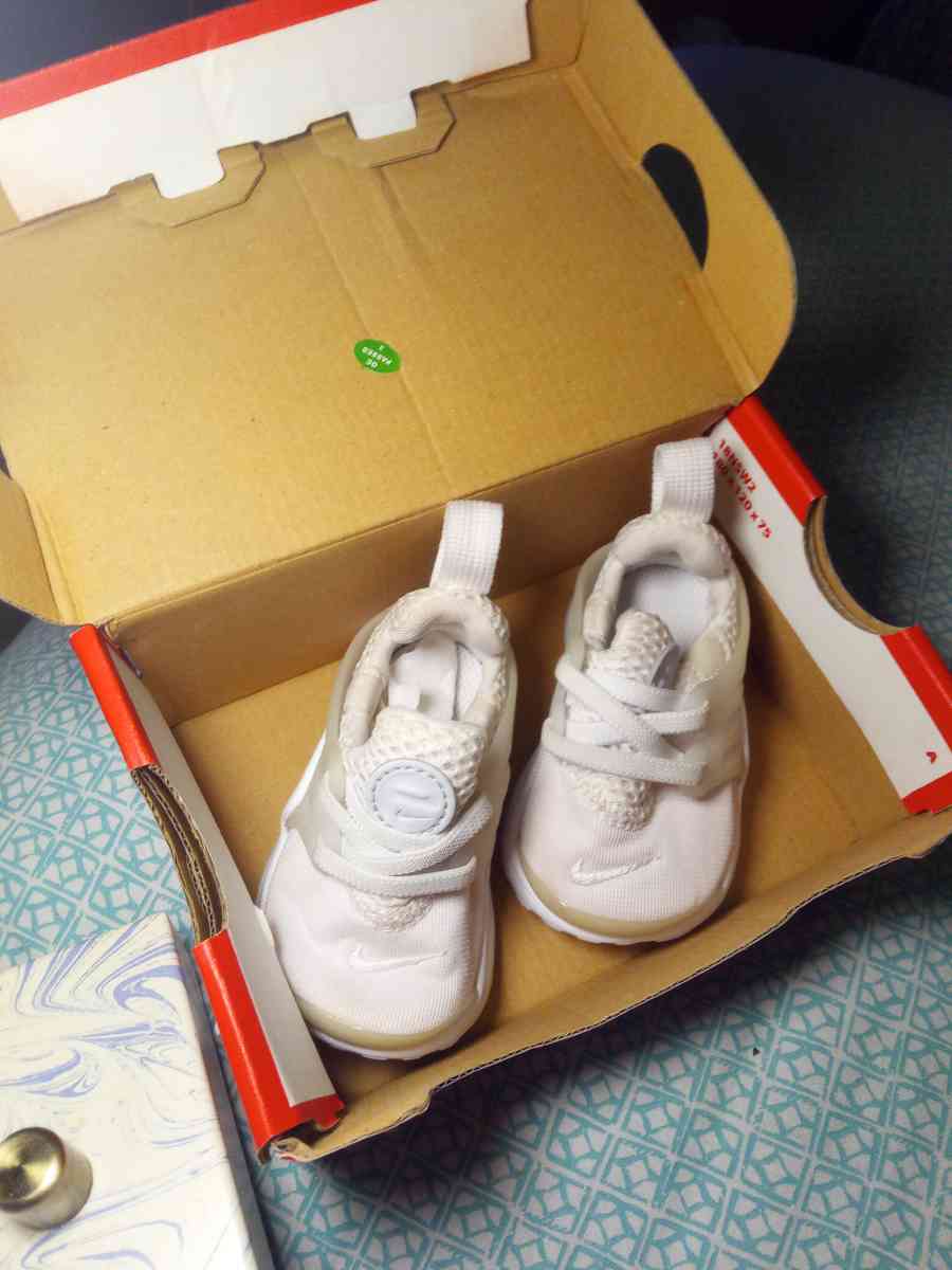 newborn baby shoes Nike baby - Cleveland, Ohio - FleaMarketBay