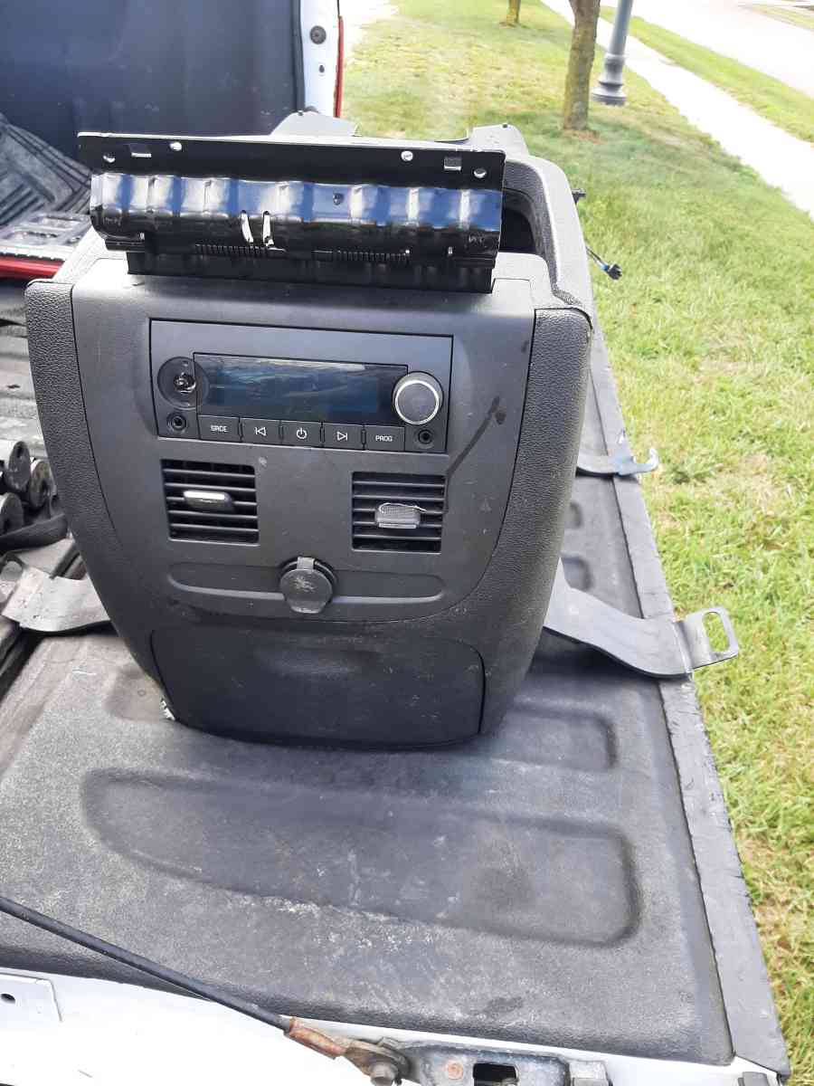 7 to 14 Ltz center console for silverado - Allendale, Michigan - FleaMarketBay