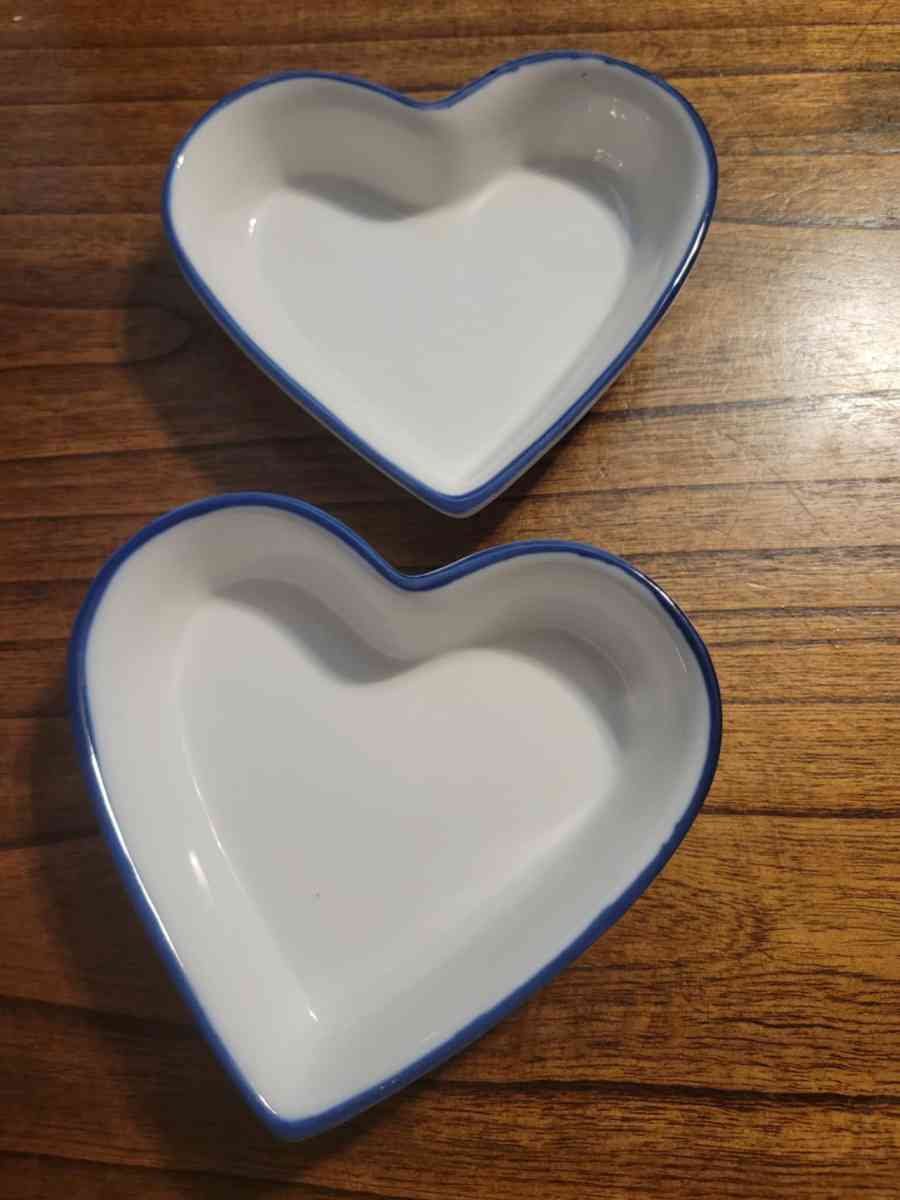 2 heart shaped serving dishes or can be used a little Trinke - Saint Petersburg, Florida - FleaMarketBay