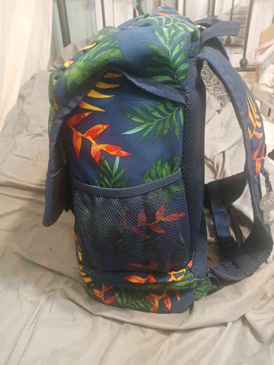 tommy bahama coller backpack - Coden, Alabama - FleaMarketBay
