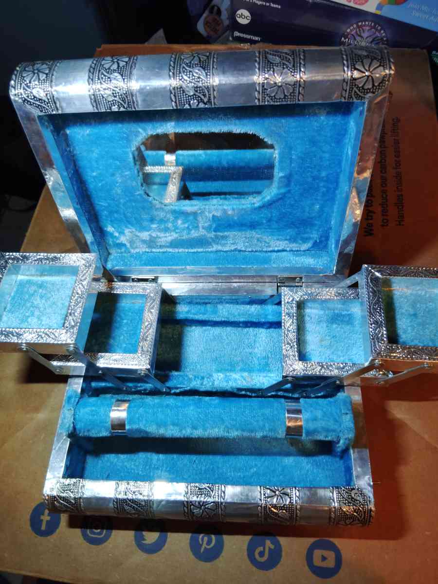 Antique Jewelry Box - Sanford, Florida - FleaMarketBay