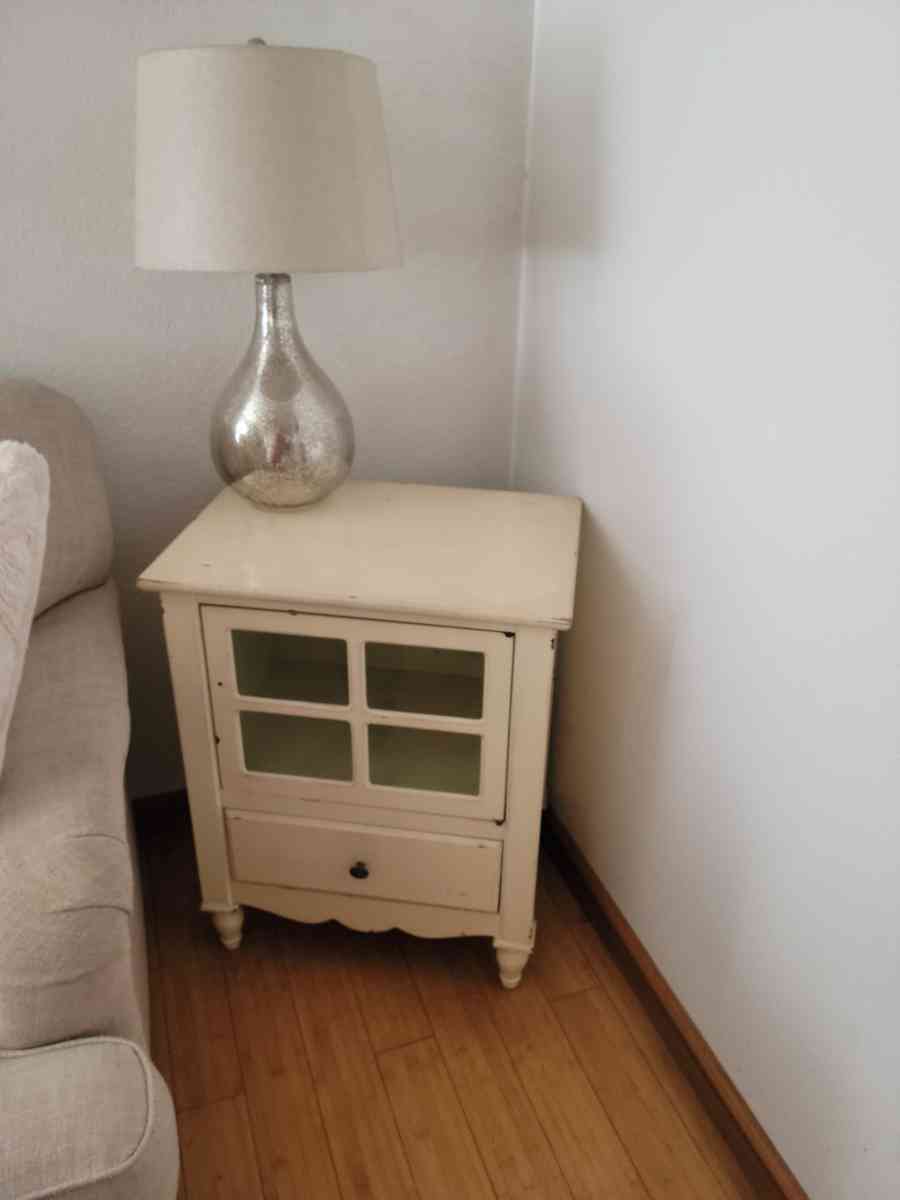 Vintage side table - San Pablo, California - FleaMarketBay