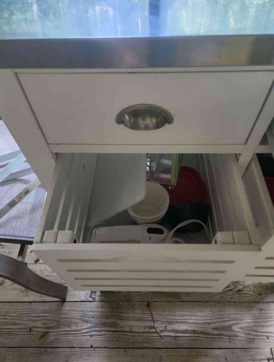 Microwave Cart - Dalton, Georgia - FleaMarketBay