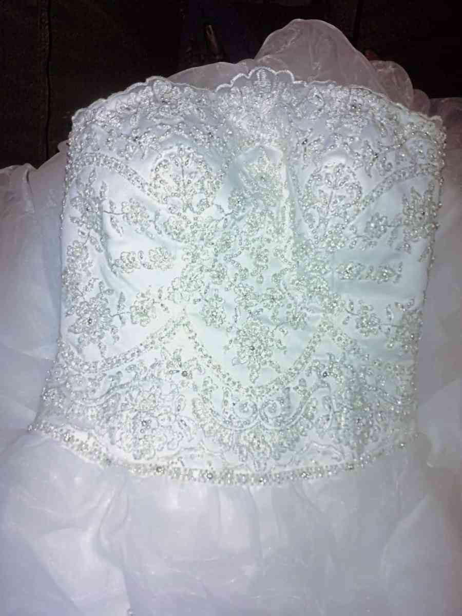 Davids Bridal Wedding dress size 2 strapless - Ringgold, Georgia - FleaMarketBay